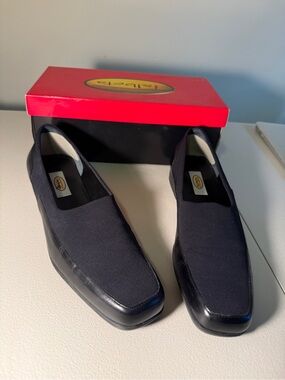 VTG Talbots Square Toe Black Loafers Size 9.5 Leather 90s Minimalist Office Chic